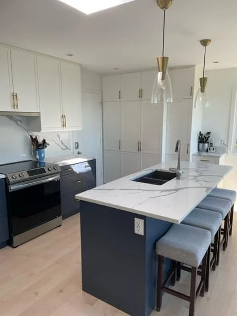 White kitchen with waterfall-style peninsula